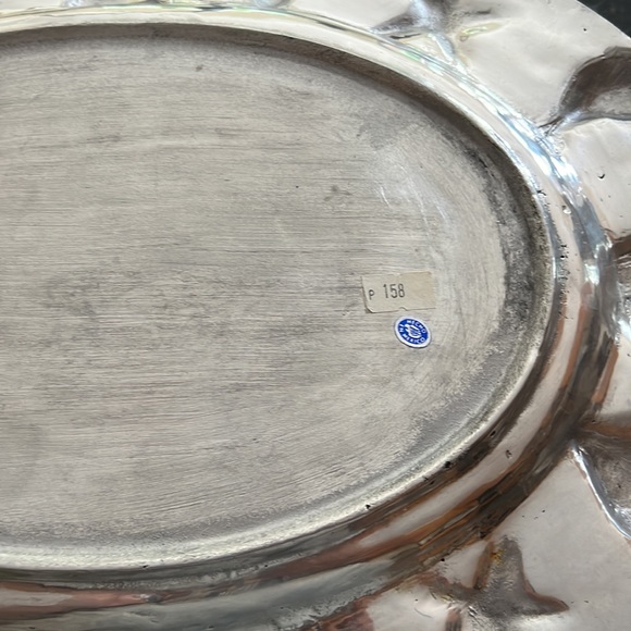 Pewter tray with decorative seashell border - Picture 3 of 4